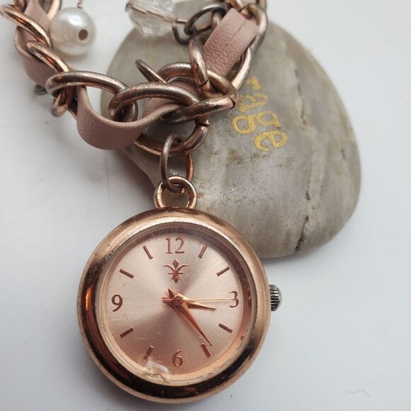 Rose gold tone bracelet watch needs batteries - Picture 3 of 3